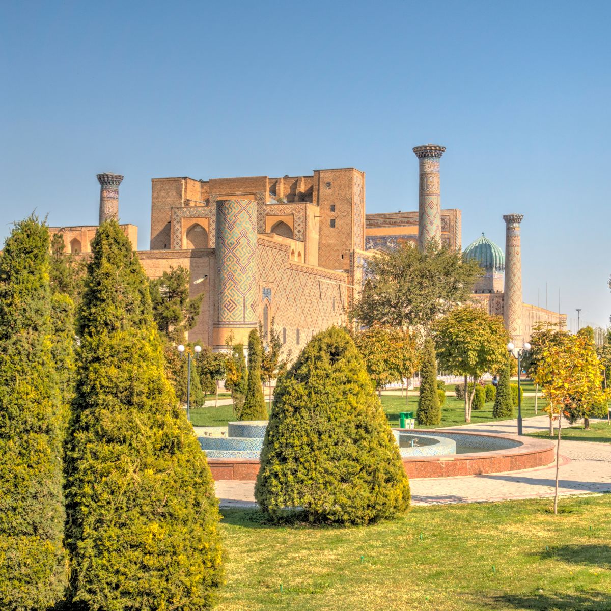 Samarcanda - Piazza Registan - Shah l Zinda - Osservatorio di Ulugbek - Bazar Si Yob - Bukhara - Ensemble Labi Hauz - Bakhautdin Naqshbandi - Khiva - Itchan Kala