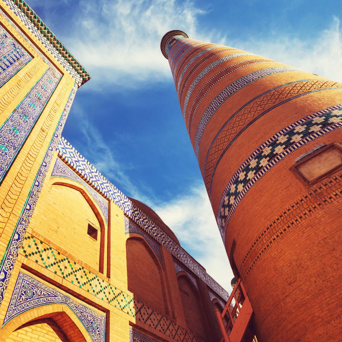 Samarcanda - Piazza Registan - Shah l Zinda - Osservatorio di Ulugbek - Bazar Si Yob - Bukhara - Ensemble Labi Hauz - Bakhautdin Naqshbandi - Khiva - Itchan Kala